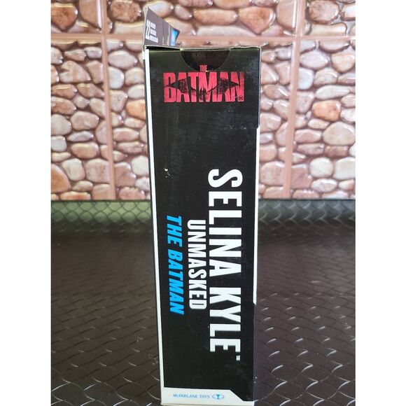 McFarlane DC Multiverse The Batman Selina Kyle Unmasked Action Figure New Sealed - Picture 4 of 6